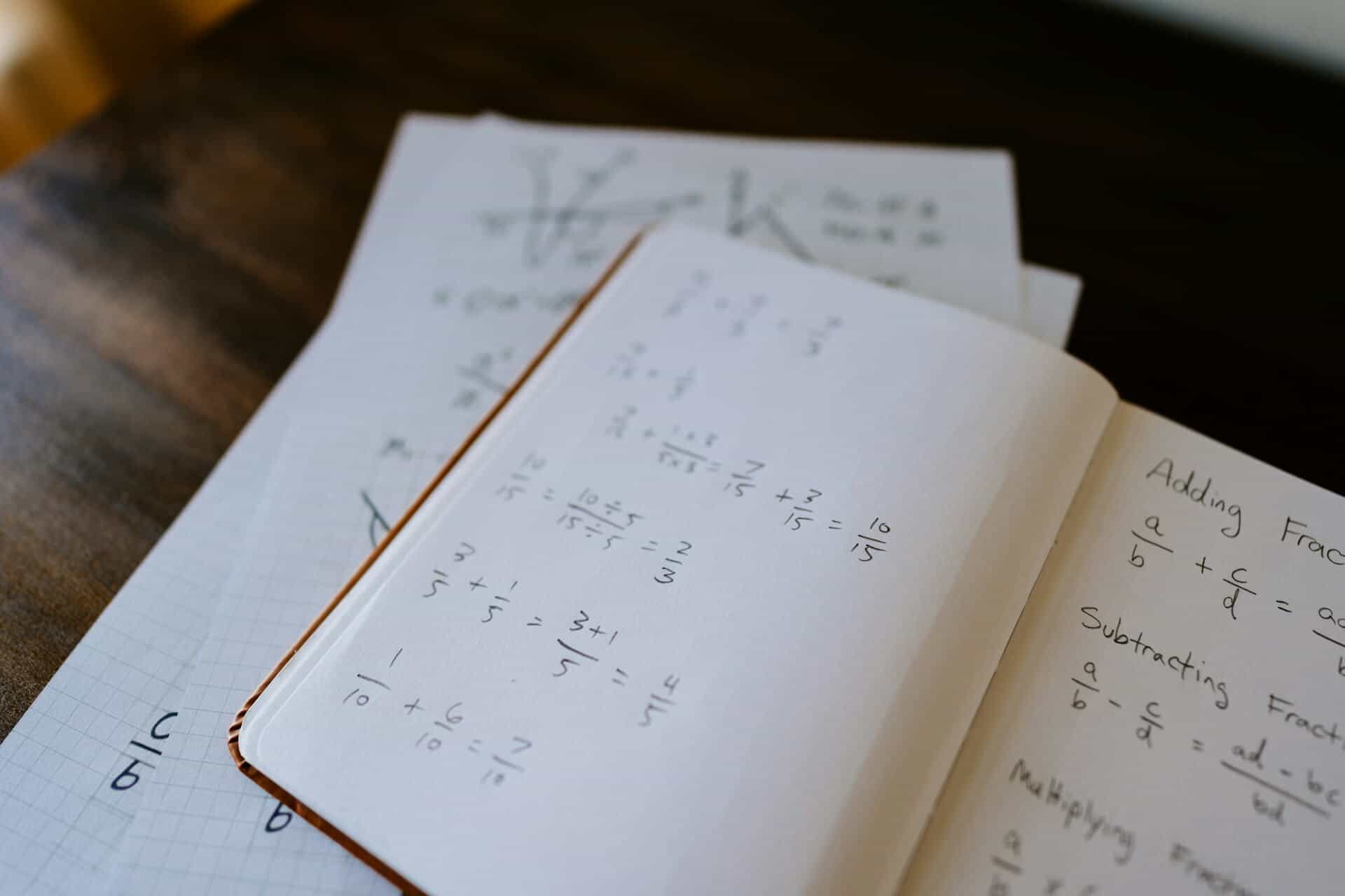 Atocking Maths Cracking Codes: The Science of Acing Math Tests - Rachel Bustin